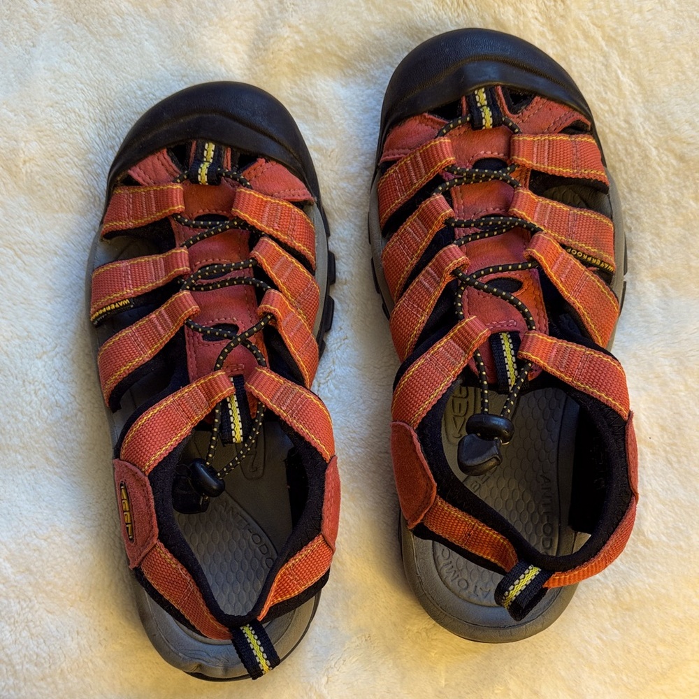Keen Newport H2 Sandals Shoes Women 7 Red Casual Comfort Waterproof Hiking